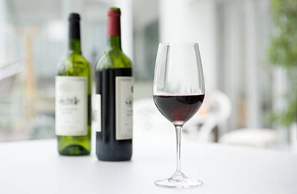 Comment conserver une bouteille de vin rouge ouverte ?