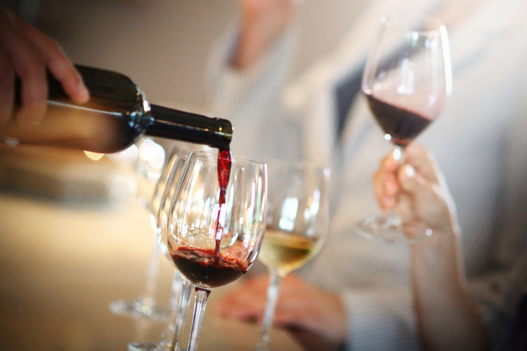 Offrir une expérience autour de la vigne parrainage, ateliers et cuvées personnalisées