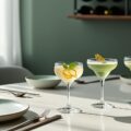 découvrez comment les cocktails au saké s'intègrent parfaitement dans la haute gastronomie, alliant saveurs raffinées et créativité pour une expérience gustative unique.